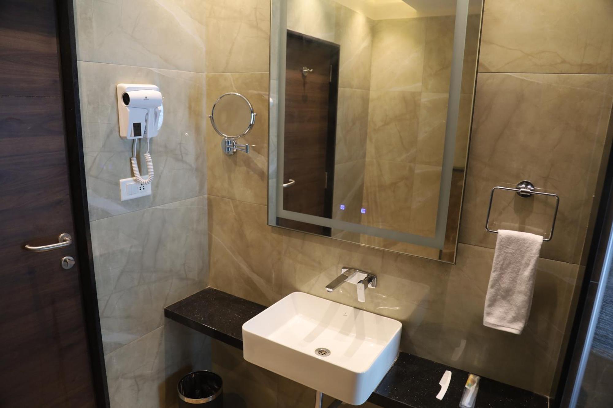 Kings Bury Inn Kumbakonam Extérieur photo