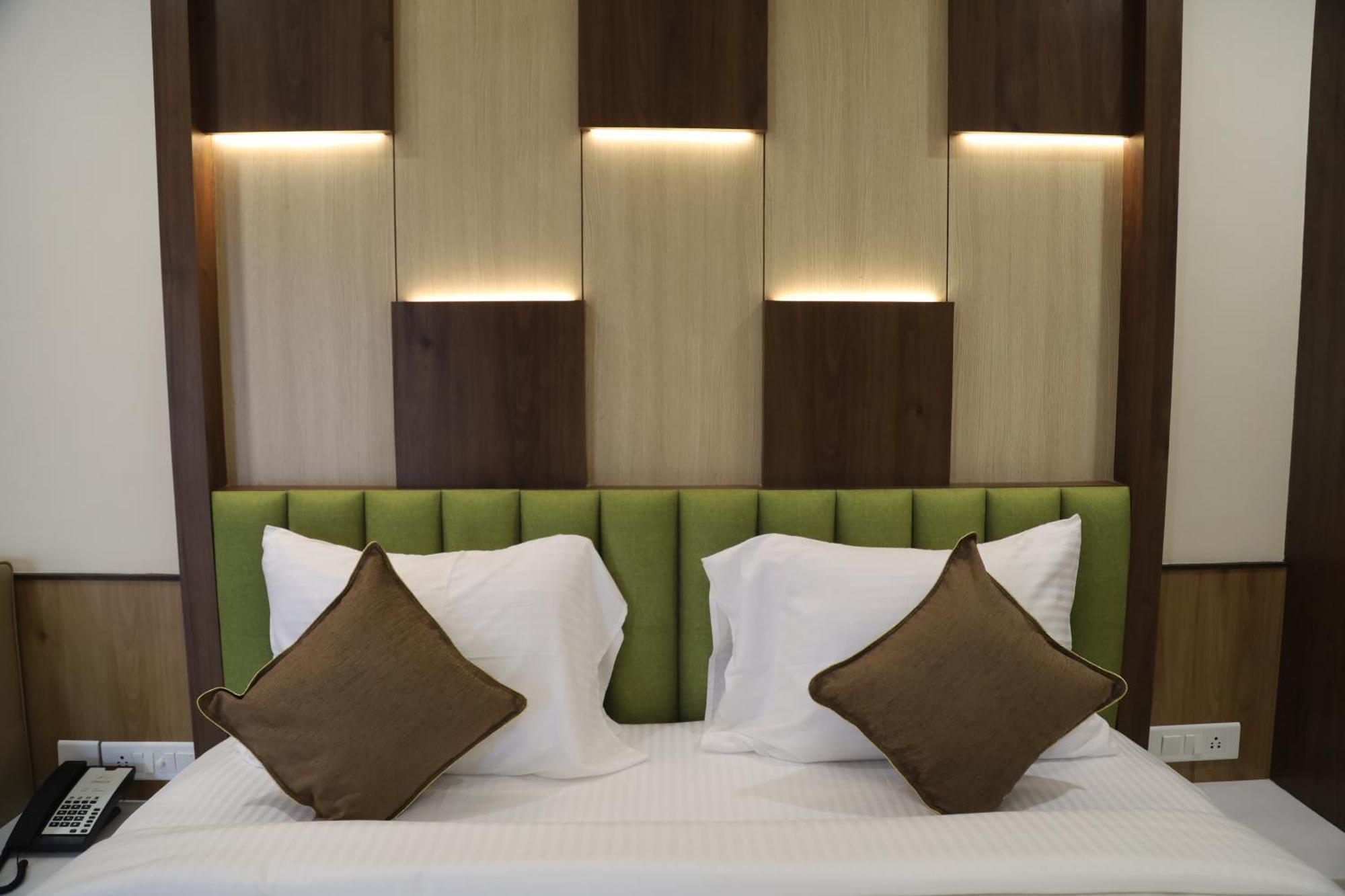 Kings Bury Inn Kumbakonam Extérieur photo